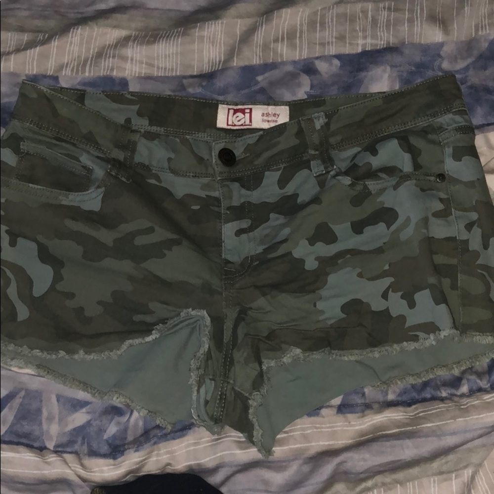 green camo shorts